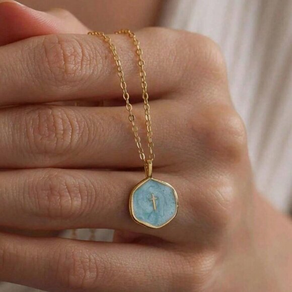 Gold Elegant Women's Mini Cross Pendant Necklace - Picture 4 of 7